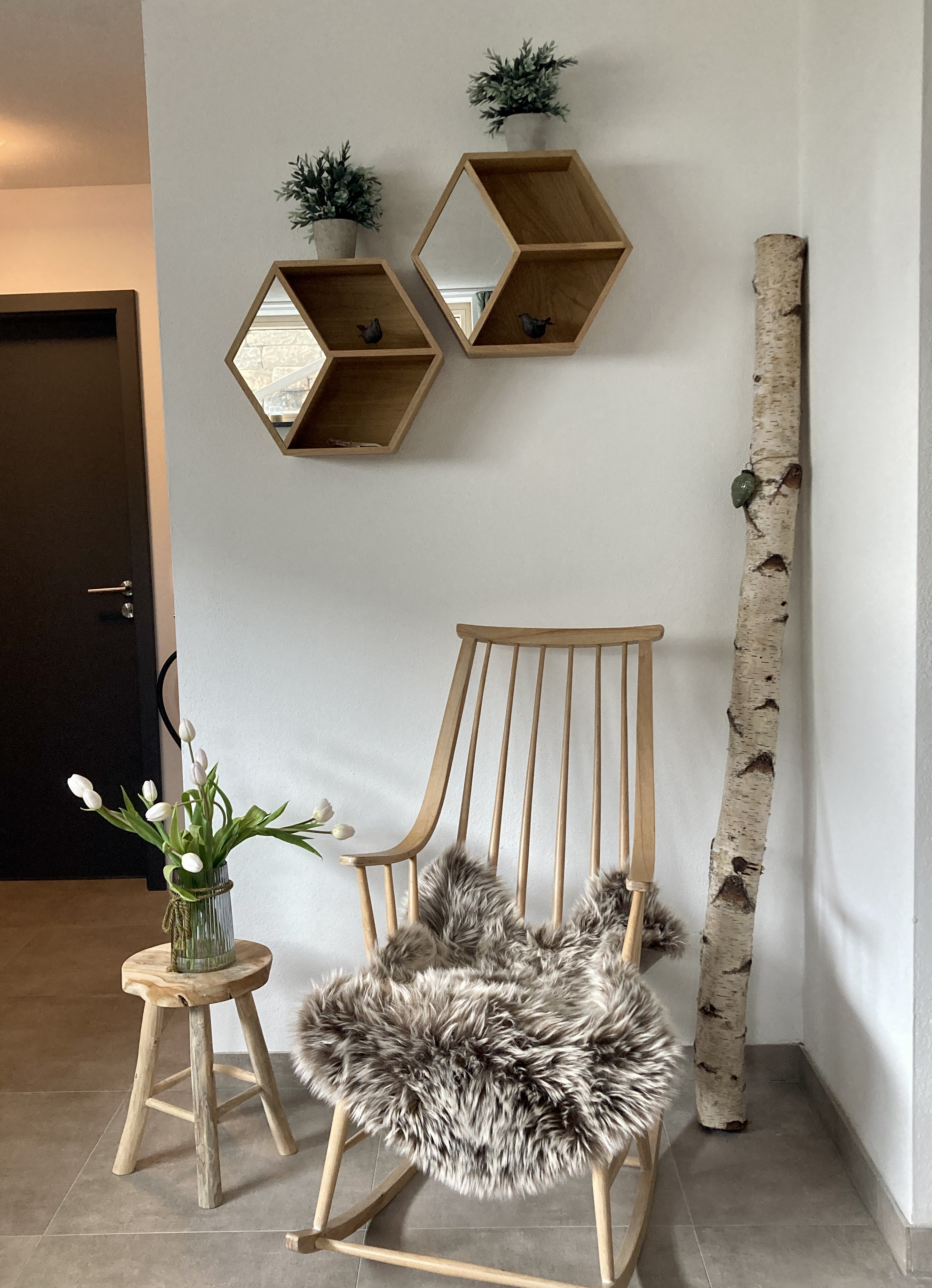 Gemütliche Sitzecke mit Sofa und Sessel zum Wohlfühlen und Entspannen